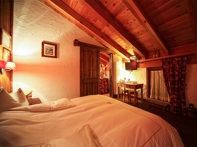Cofanetto Soggiorno in Eco chalet alpino: 2 notti in Mini Suite con colazione e cena in Valle d'Aosta