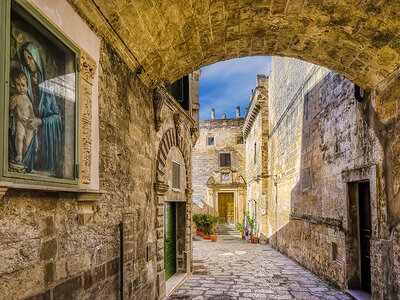 Cofanetto regalo A Matera in Tuk Tuk: visita panoramica del centro storico con ingresso in Casa Grotta per 2