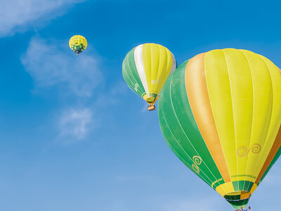 Caja Aventura para 1: vuelo en globo por Osona con reportaje y brindis