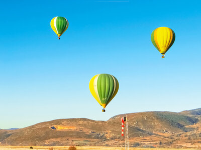 Caja regalo Vuelo en globo y romanticismo para 2 en Osona, Catalunya