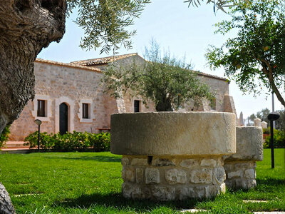 Cofanetto regalo 1 notte in un country hotel 4* con piscina e cena nel fascino della Val di Noto