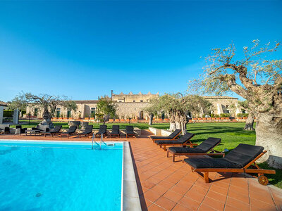 Cofanetto 1 notte in un country hotel 4* con piscina e cena nel fascino della Val di Noto
