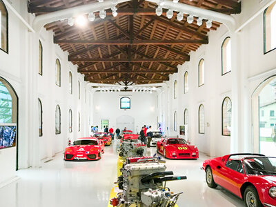 Cofanetto Duo Ferrari: ingressi per 1 adulto e 1 bambino agli spazi Ferrari Experience