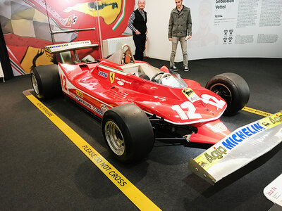 Duo Ferrari: ingressi per 1 adulto e 1 bambino agli spazi Ferrari Experience