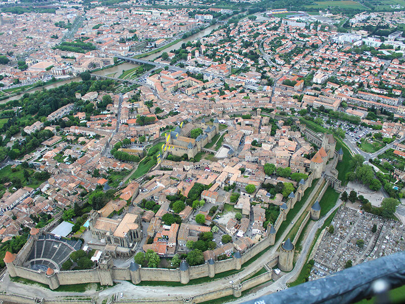 Vol en hélicoptère de 20 min au-dessus de Carcassonne pour 2 personnes