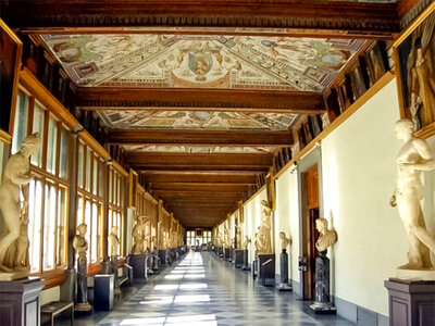 Cofanetto Tra santi ed eroi: tour guidato saltafila per 2 adulti presso le Gallerie degli Uffizi