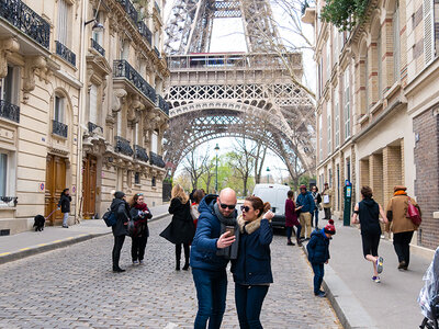 Coffret Visite de la Tour Eiffel, croisière sur la Seine et entrée au Louvre pour 2 adultes et 1 enfant