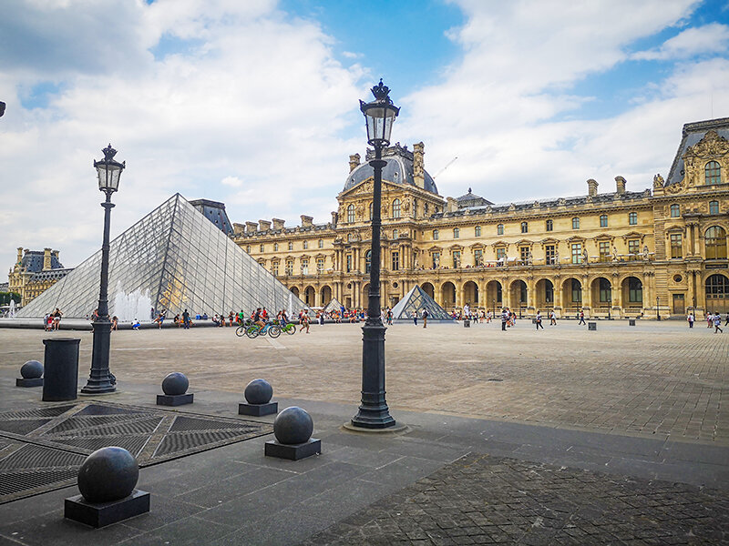 Visita guidata della Torre Eiffel e del Museo del Louvre con crociera sulla Senna per 4