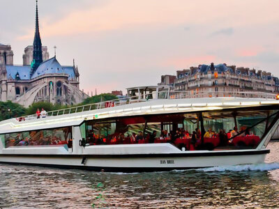 Coffret Croisière sur la Seine en bateau-mouche en famille pour 2 adultes et 1 enfant