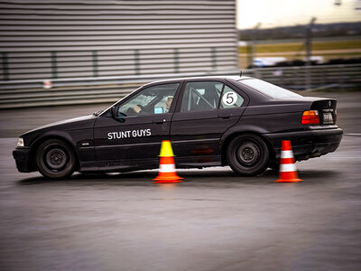 Cascade en voiture : un stage de conduite en pilotage drift