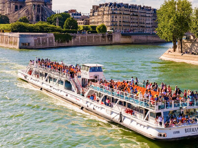 Découverte de Paris lors d’un dîner croisière Prestige sur la Seine pour 2 adultes et 1 enfant