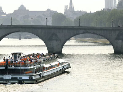 Découverte de Paris lors d’un dîner croisière Prestige sur la Seine pour 2 adultes