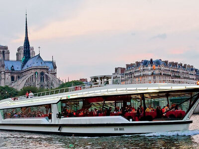 Coffret cadeau Découverte de Paris lors d’un dîner croisière Prestige sur la Seine pour 2 adultes