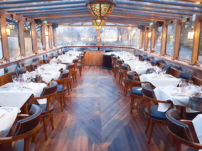 Coffret Croisière de 2h sur la Seine avec déjeuner gastronomique et bouteille de vin