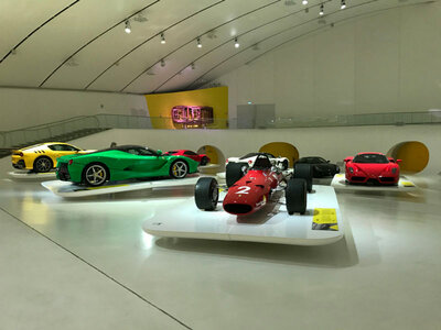 Cofanetto Passione Ferrari: 1 biglietto per l'ingresso al Museo Enzo Ferrari per 1 adulto e 1 ragazzo