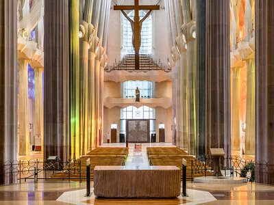 Entrada para 1 adulto y 1 niño a la Sagrada Familia: audioguía, acceso rápido y torre