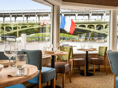 Coffret cadeau 2h de croisière sur la Seine avec dîner à bord du Capitaine Fracasse le vendredi