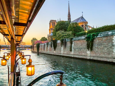 Croisière de 2h sur la Seine avec cocktail et déjeuner gastronomique
