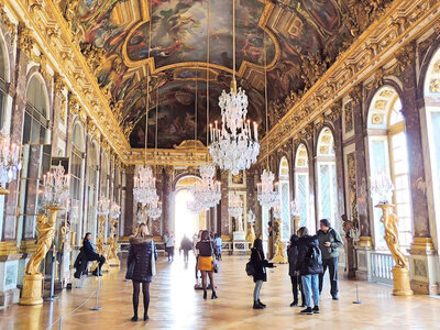 Coffret Visite guidée du château de Versailles avec billets coupe-file pour 2 adultes et 1 enfant