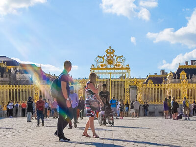 Coffret cadeau Visite guidée du château de Versailles avec billets coupe-file pour 2 adultes et 1 enfant