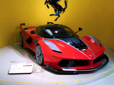 Passioni ed emozioni a Maranello: ingresso al Museo Ferrari per 2 adulti e 1 ragazzo