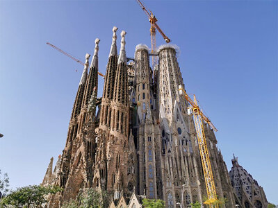 Esencia Gaudí: 1 entrada de adulto a la Sagrada Família, acceso prioritario, entrada a torre y audioguía