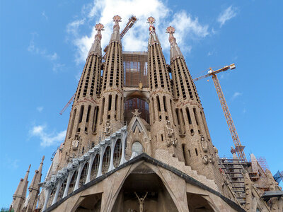 Caja regalo Sagrada Familia: 2 entradas de adulto y 2 de niño con visita guiada en español