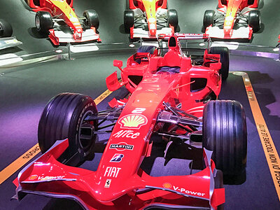 Cofanetto Storia della Scuderia a Maranello: 1 biglietto per il Museo Ferrari per 1 senior