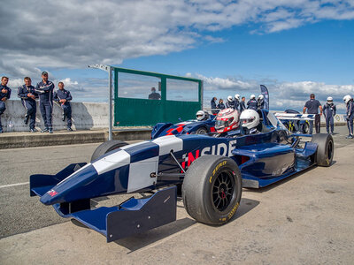 Stage de pilotage : 5 tours sur le circuit de Fontenay-le-Comte en Formule Renault 2.0