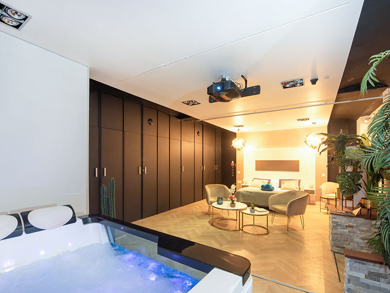 2 jours en suite avec bain bouillonnant privé et massage à Nîmes