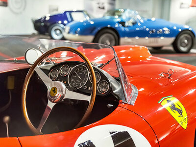 Cofanetto regalo 100% di emozione per chi ama le corse: 1 ingresso alla Ferrari Experience
