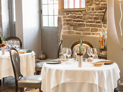 Coffret cadeau Adresses primées : repas 7 plats avec accord mets et vins au restaurant l’Auberge de la Charme près de Dijon