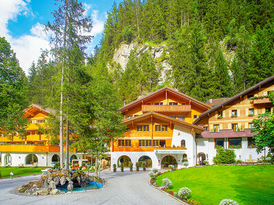 Geschenkbox 1 Übernachtung und Wellness im 4* Waldhotel Doldenhorn in Kandersteg