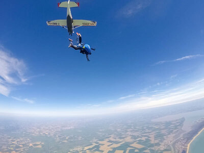 Saut en parachute en tandem près de La Rochelle