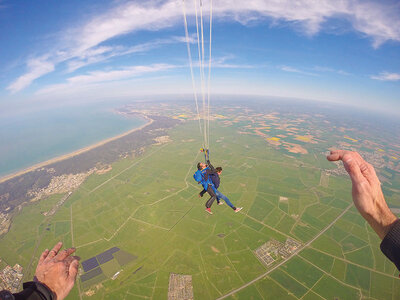 Coffret cadeau Saut en parachute en tandem près de La Rochelle