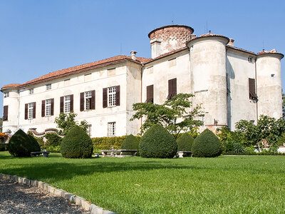 Cofanetto regalo 1 notte con aperitivo e visita guidata al Castello di Rocca Grimalda nel Basso Piemonte