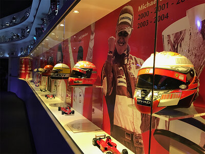 Cofanetto regalo Storia della Scuderia a Maranello: 1 biglietto per il Museo Ferrari per 1 senior