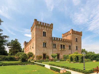 Cofanetto regalo 1 notte d'incanto e 1 deliziosa cena presso il 4* Relais Castello Bevilacqua