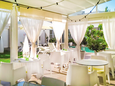 Caja regalo Del Delta a la mesa: 1 menú degustación en el Hotel Restaurante L'Algadir del Delta