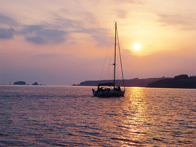 Caja Paseo en vela de regata para 2 personas en Galicia
