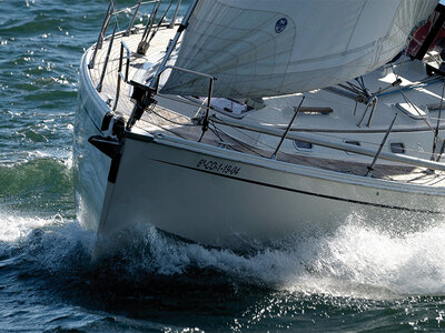 Paseo en vela de regata para 2 personas en Galicia