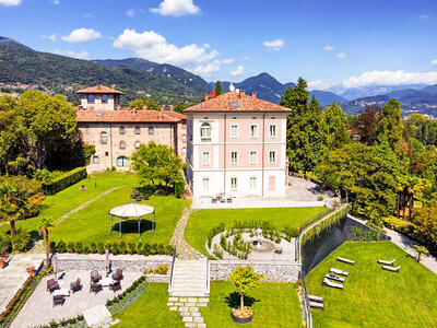 Cofanetto regalo 1 notte in Junior Suite con sauna privata in un Relais Castello 4* vicino al Lago di Como