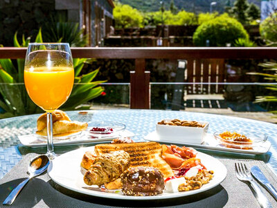 Sol, playa y Tenerife: 1 noche con desayuno en La Casona del Patio