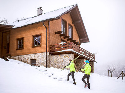 Caja Escapada de invierno: 1 noche y 1 clase privada de esquí en Valdesquí