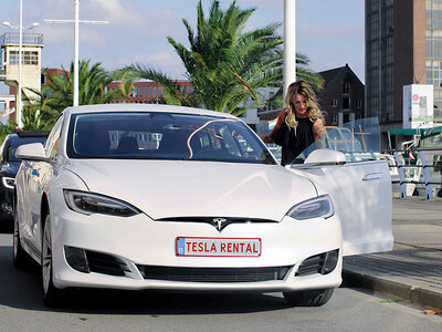 Cadeaubon 1 uur cruisen in een Tesla in Mechelen