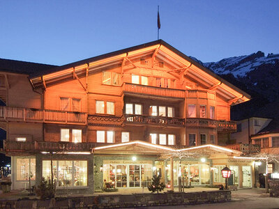 Geschenkbox Romantisches Überraschungs-Menü im Herzen der Schweizer Alpen für 2