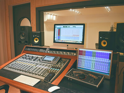 Caja ¡A cantar!: sesión en un estudio de grabación durante 1 hora y CD con la canción