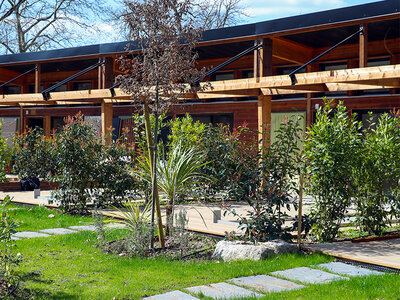 Coffret cadeau 3 jours en écolodge en famille près de Millau avec accès au sauna et piscine