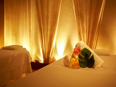 Cofanetto Romantico bagno ai fiori per 2 con champagne presso la 7 Sources Beauty & Spa di Lenk