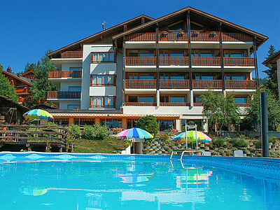 Cofanetto regalo Soggiorno panoramico tra le Alpi: 1 notte in hotel 3* e cena a Crans-Montana